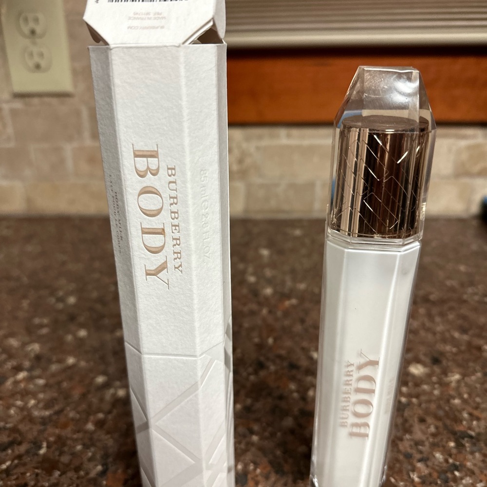 NIB Burberry Body Milk